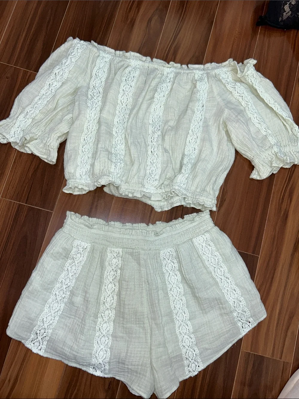 Medium / XL American Eagle 100% cotton matching green set